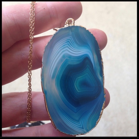 ⭐️ Beautiful Quartz Necklace - Picture 4 of 9